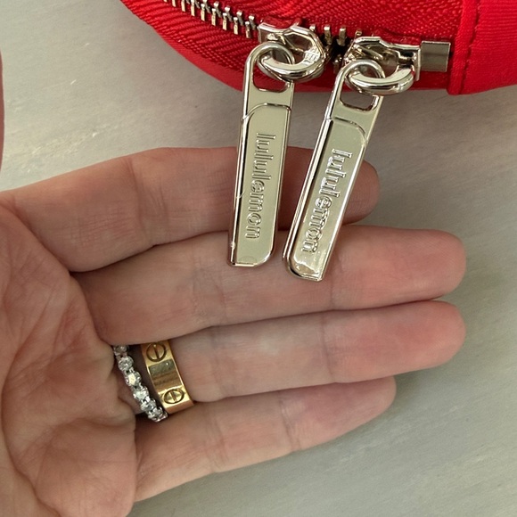 NWT Lululemon Heart Wristlet Bag Oxford Red - Picture 5 of 5